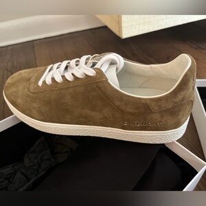 LOW-TOP SNEAKERS
LIGHT BROWN
